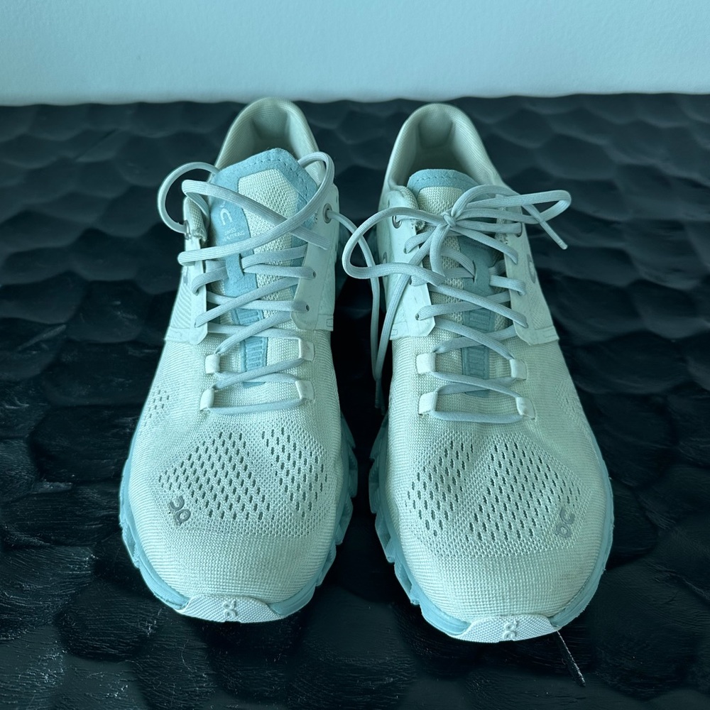 On Cloud X Sneakerd *Barely Worn*